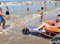 BUSCAN QUE HAYA SILLAS ANFIBIAS EN LAS PLAYAS