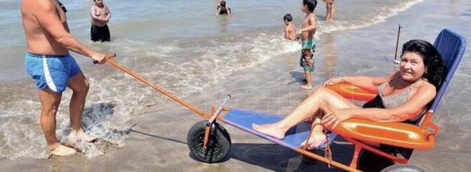BUSCAN QUE HAYA SILLAS ANFIBIAS EN LAS PLAYAS